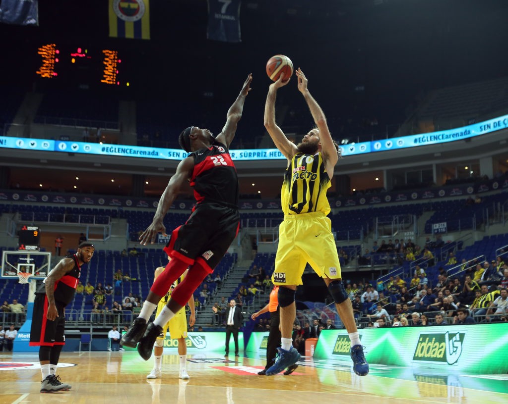 Fenerbahçe Gaziantep Basketbol'u deplasmanda mağlup etti