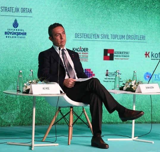 Ali Koç, 'Sporun geleceği aydınlık mı?' konulu panelde konuştu