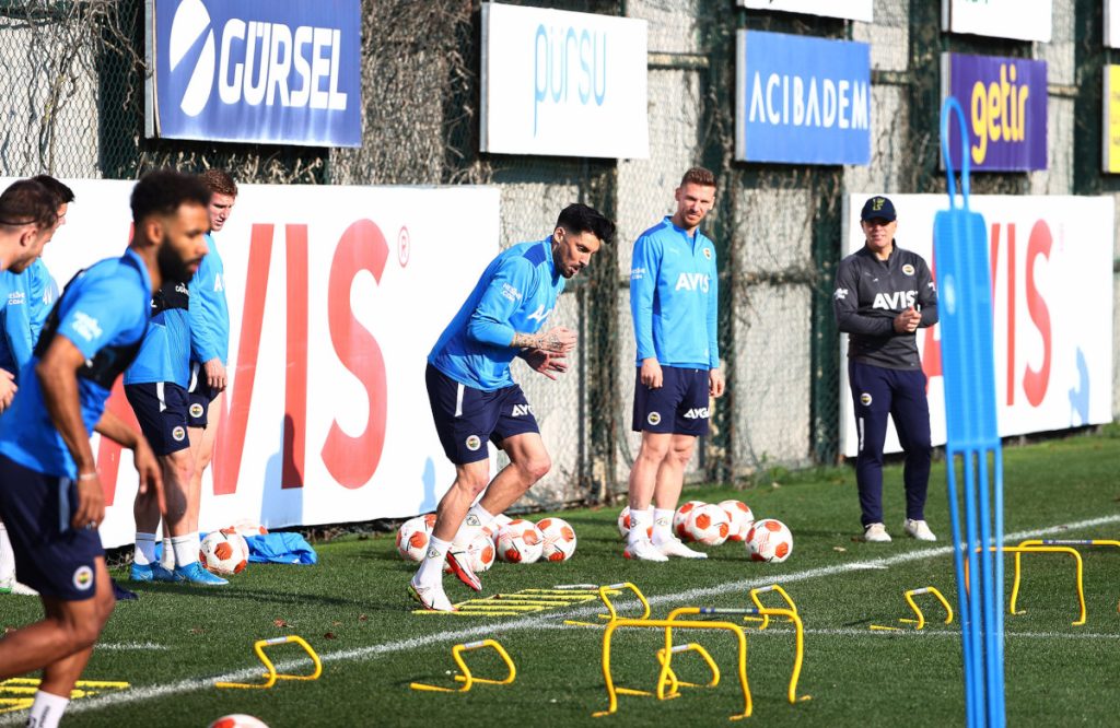 Fenerbahçe'de Eintracht Frankfurt maçı hazırlıkları başladı