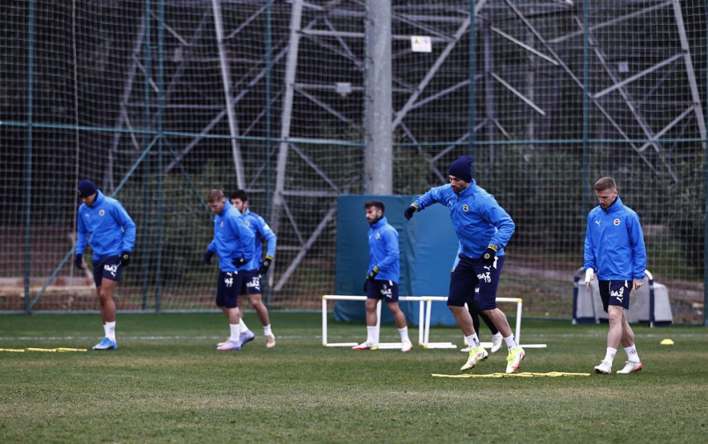 Fenerbahçe'de Antalyaspor maçı hazırlıkları başladı