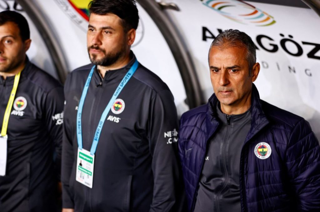 Fenerbahçe Teknik Direktörü İsmail Kartal