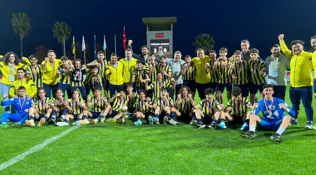 Fenerbahçe U14 Takımımız sezonu şampiyonlukla tamamladı