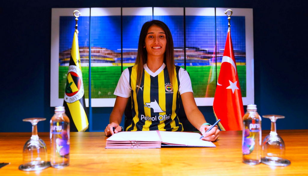 İpek Kaya Fenerbahçe Petrol Ofisi'nde