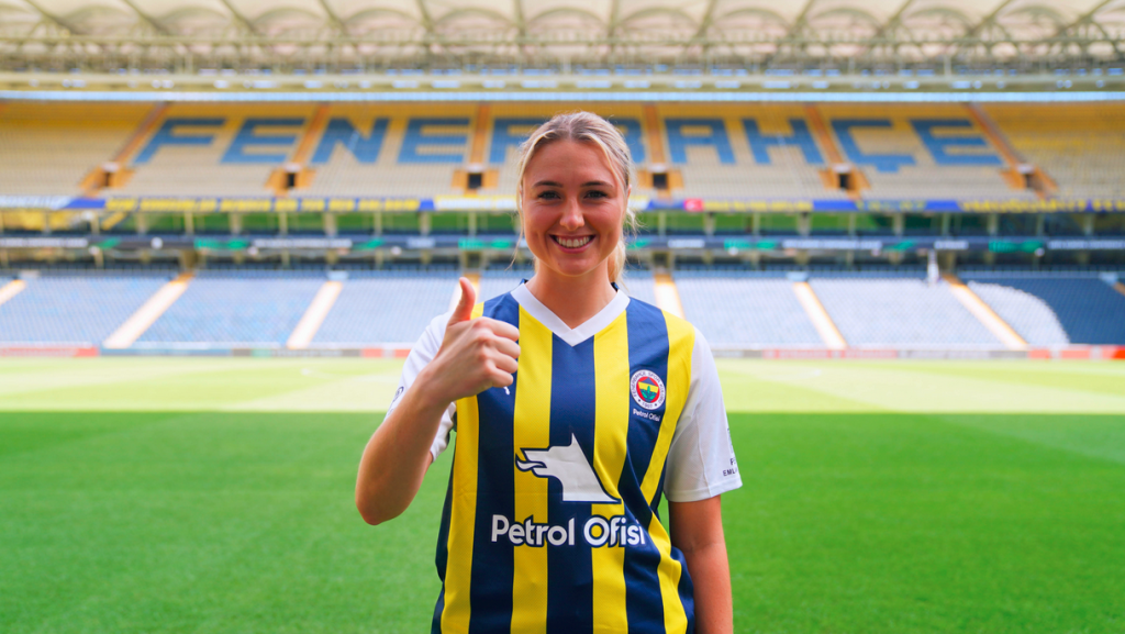 Danielle Alice Steer Fenerbahçe Petrol Ofisi'nde