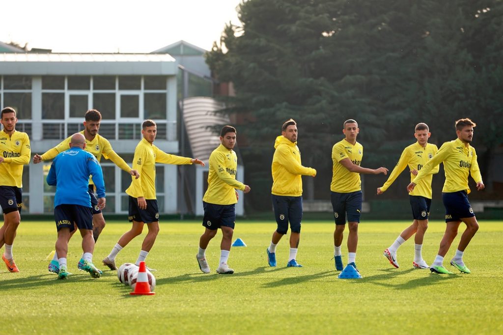 Fenerbahçe'de Adana Demirspor maçının hazırlıkları başladı