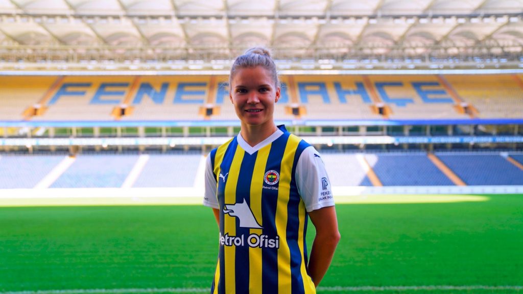 Olga Sevcova Fenerbahçe Petrol Ofisi'nde