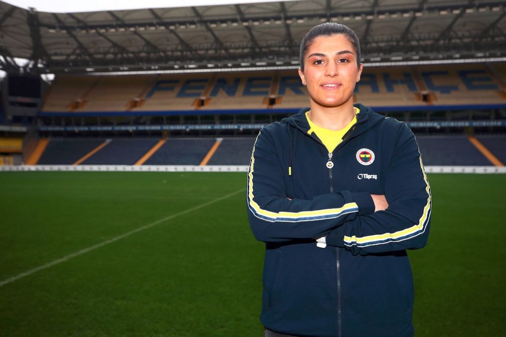 Olimpiyat Şampiyonu Busenaz Sürmeneli Fenerbahçe'de