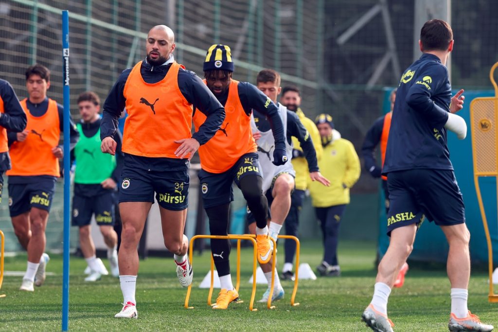 Fenerbahçe'de Olympique Lyon maçının hazırlıkları başladı