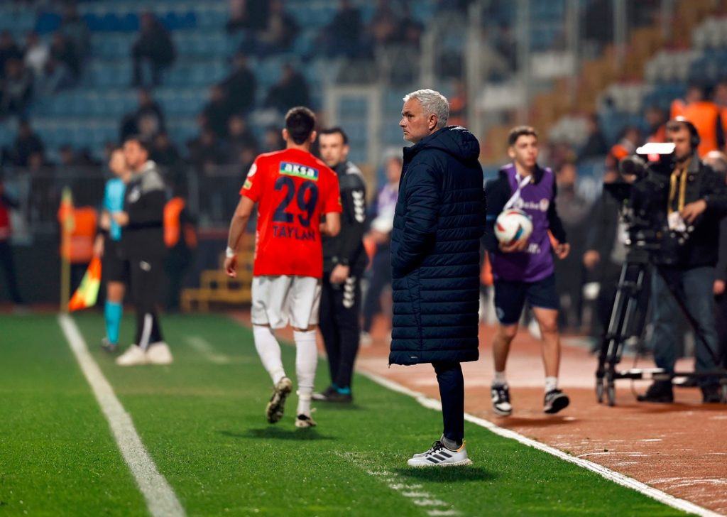 Fenerbahçe Teknik Direktörü Jose Mourinho